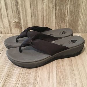 Clarks Cloudsteppers Flip Flops